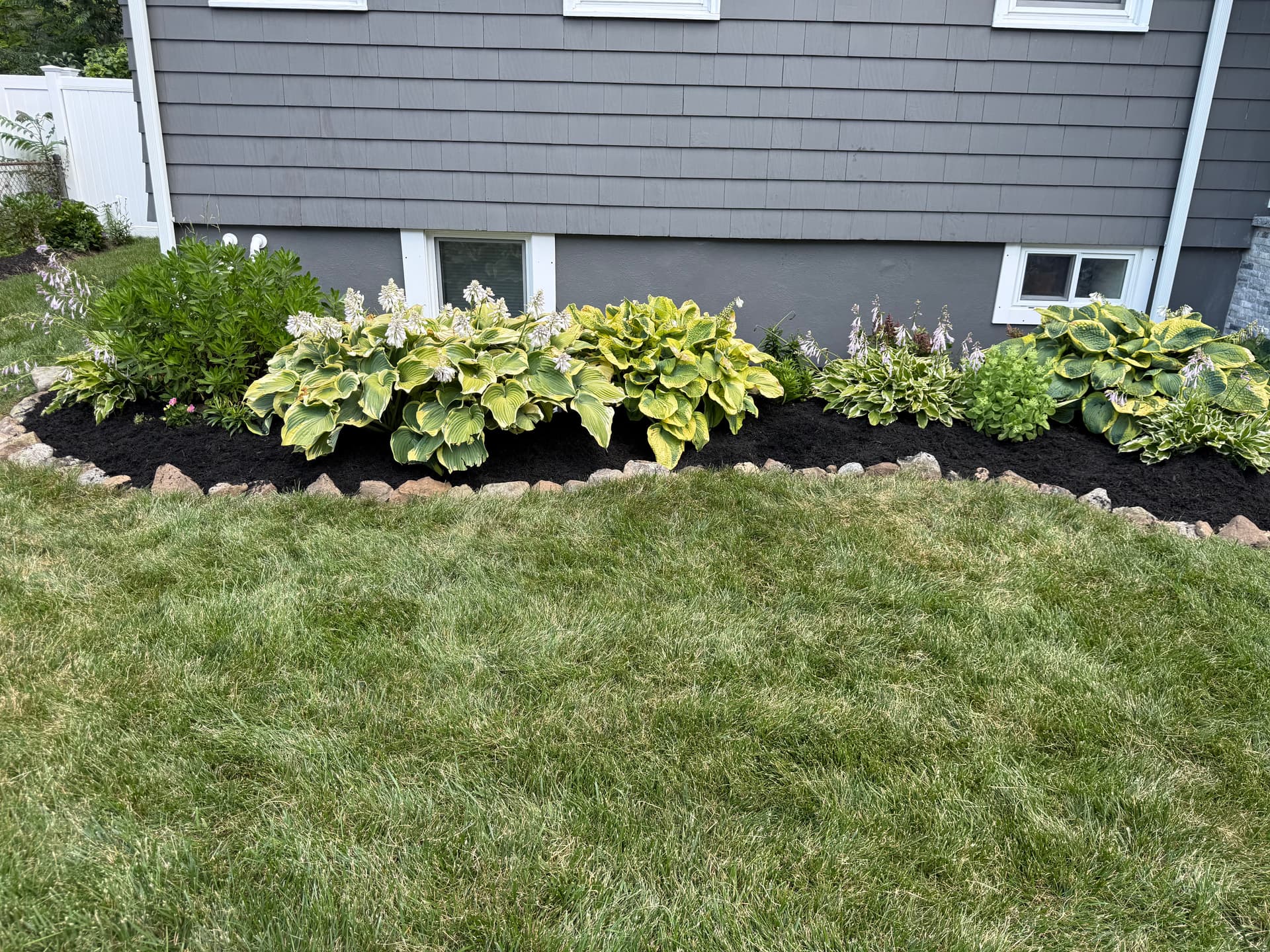 Fresh Mulch and Clean Edging That Actually Holds
