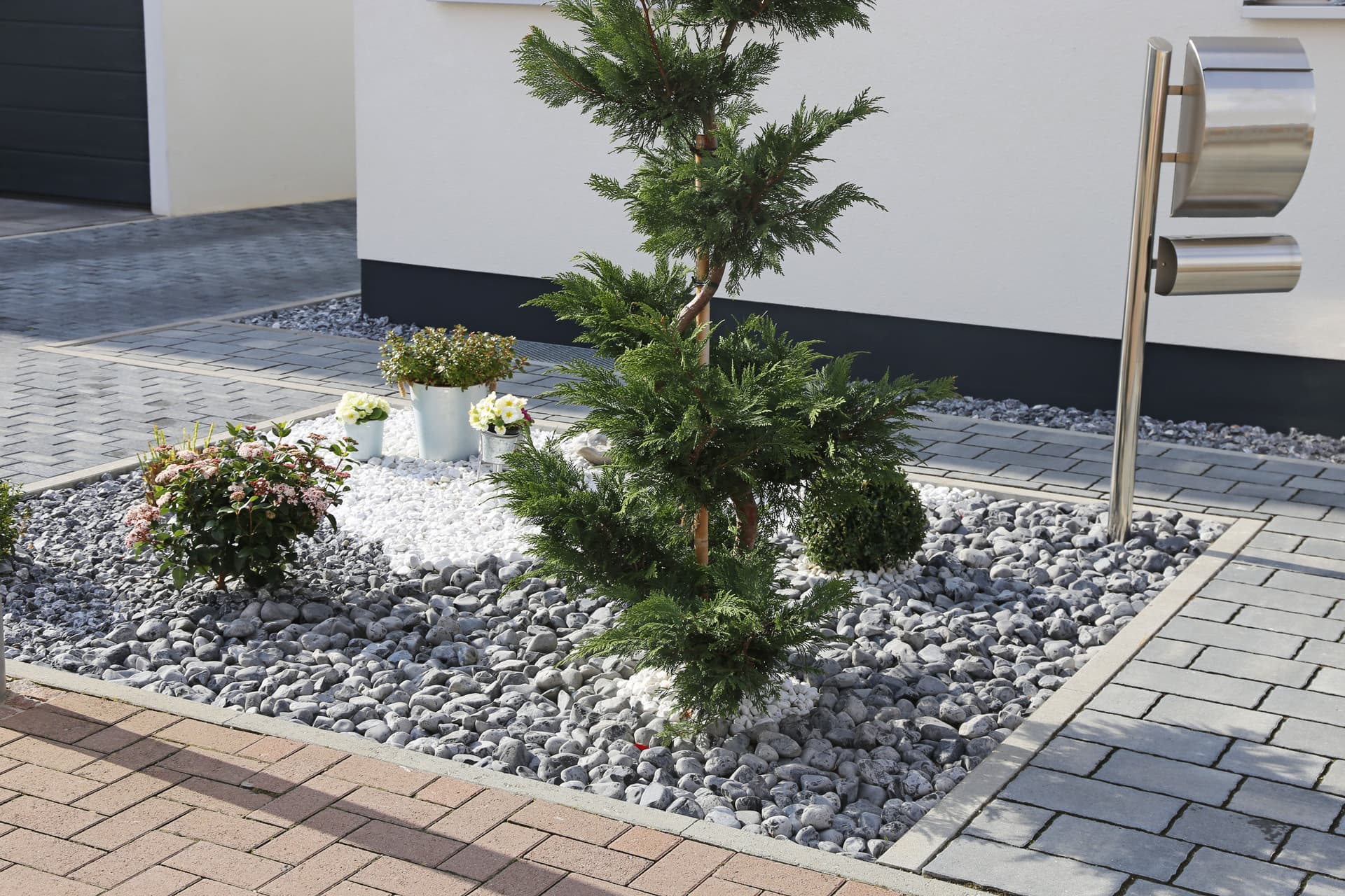 Blog post Top Hardscaping Trends Homeowners Love in 2026 image